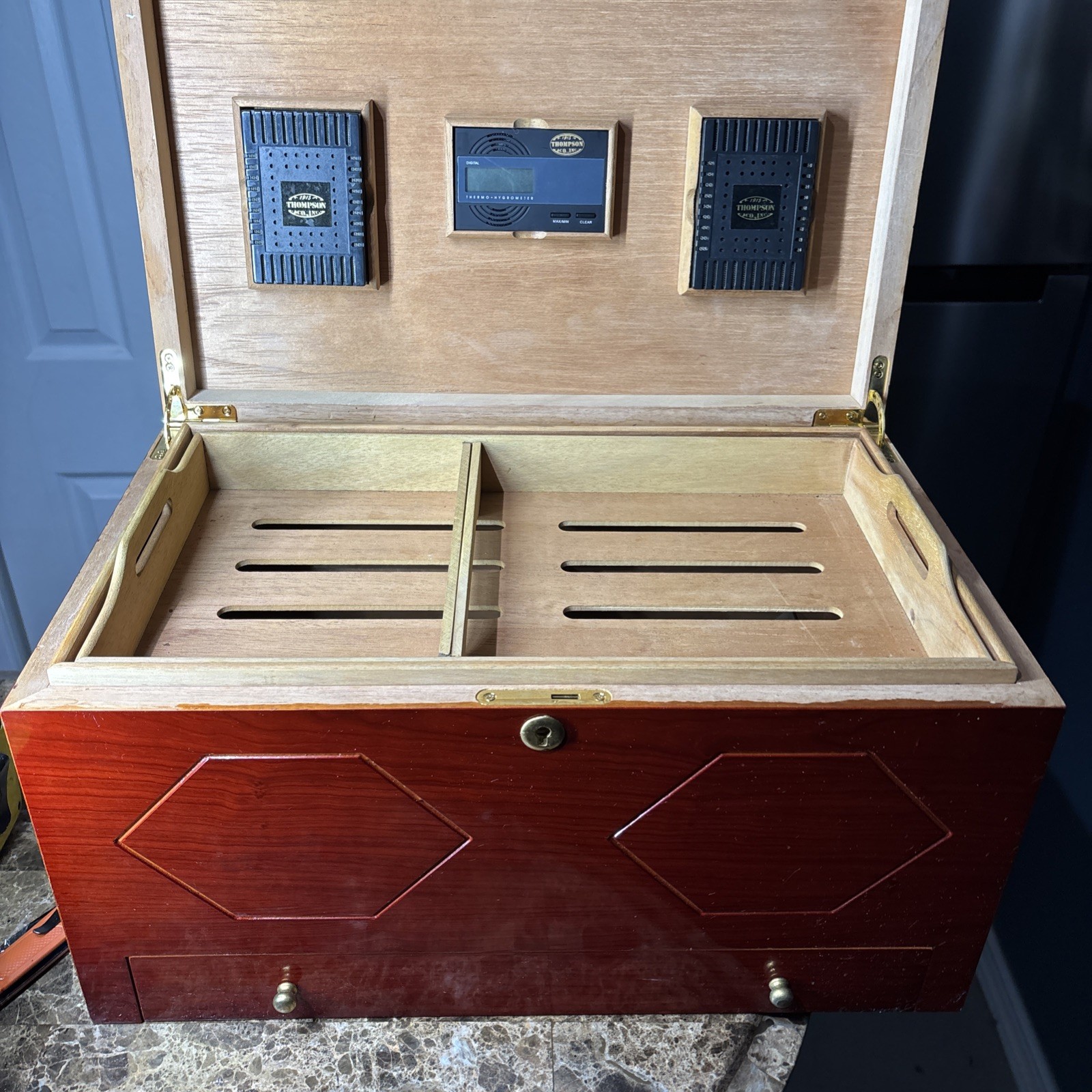 humidor cigar box vintage Thompson