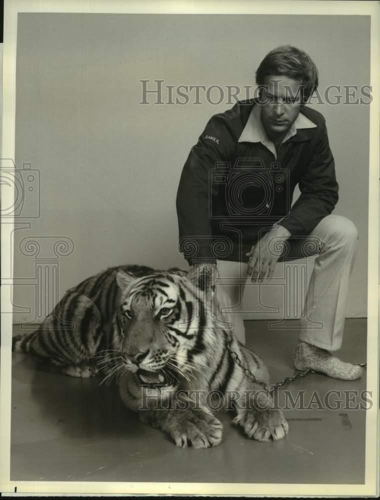 1978 Press Photo Dale Robinette and tiger star in The Beasts are in the Streets