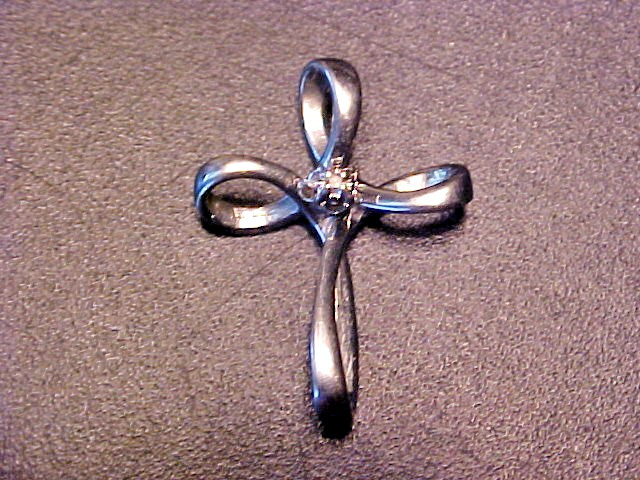 14K White Gold Floating Cross w/Beautiful Diamond Solitaire in Center 1.2 Grams