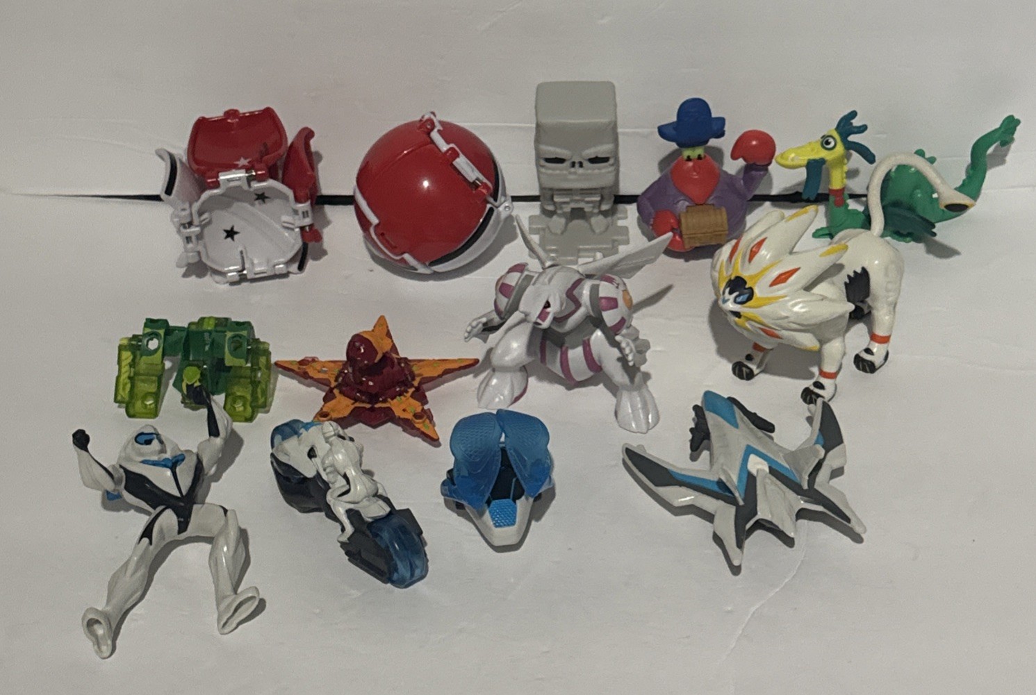 Pokemon Solgaleo Lunala Pokeball Max Steel Skylanders Mixed Lot Figure