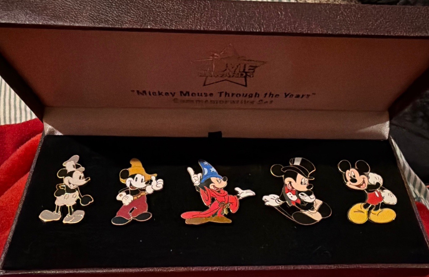 Walt Disney Archives Mickey Mouse Through The Years 6 Pin Set