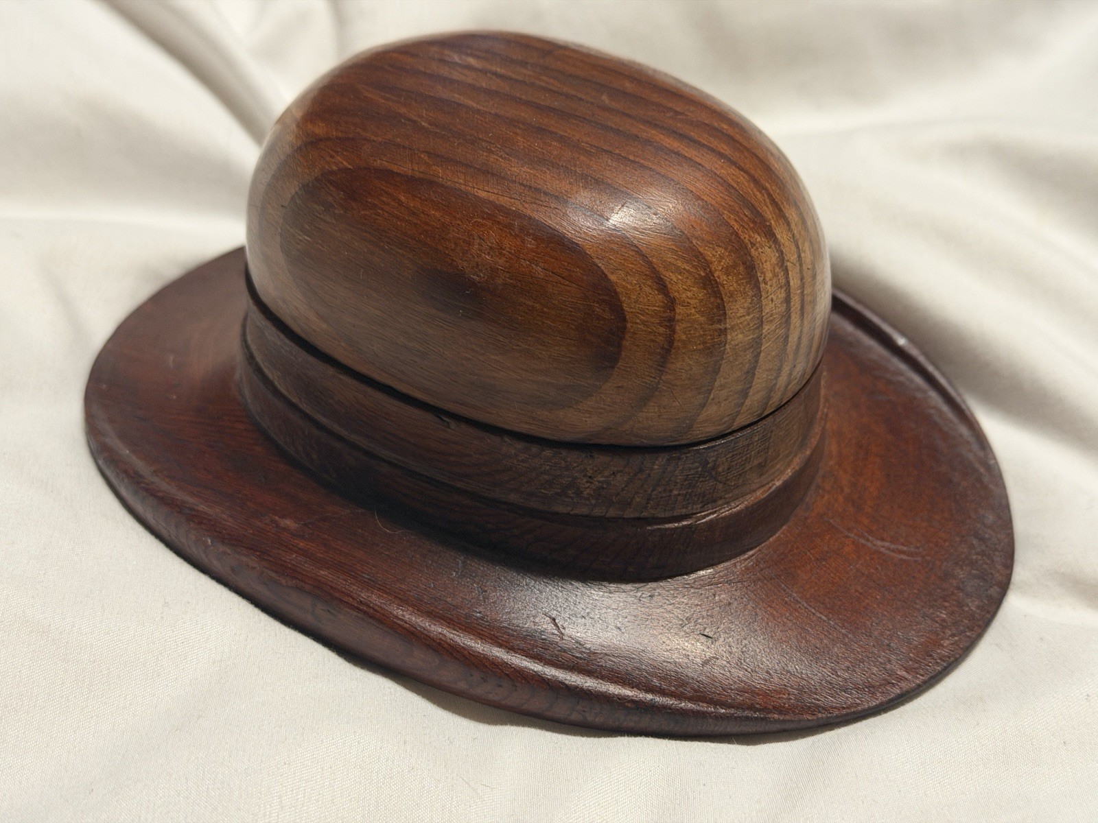 1930’s Hollywood Souvenir Brown Derby Restaurant Wooden Hat Rare Cigarette Box