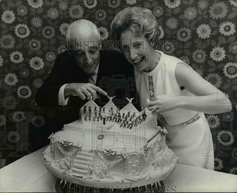 1969 Press Photo Joan Harland w Cake, Rainer Sauter, Swiss Cycling Team Manager