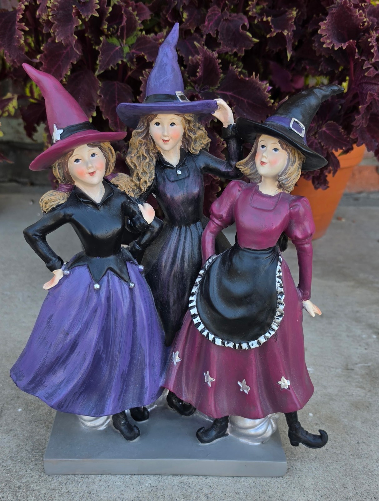 Three Young Pretty Witches Halloween Figurine **READ INFO