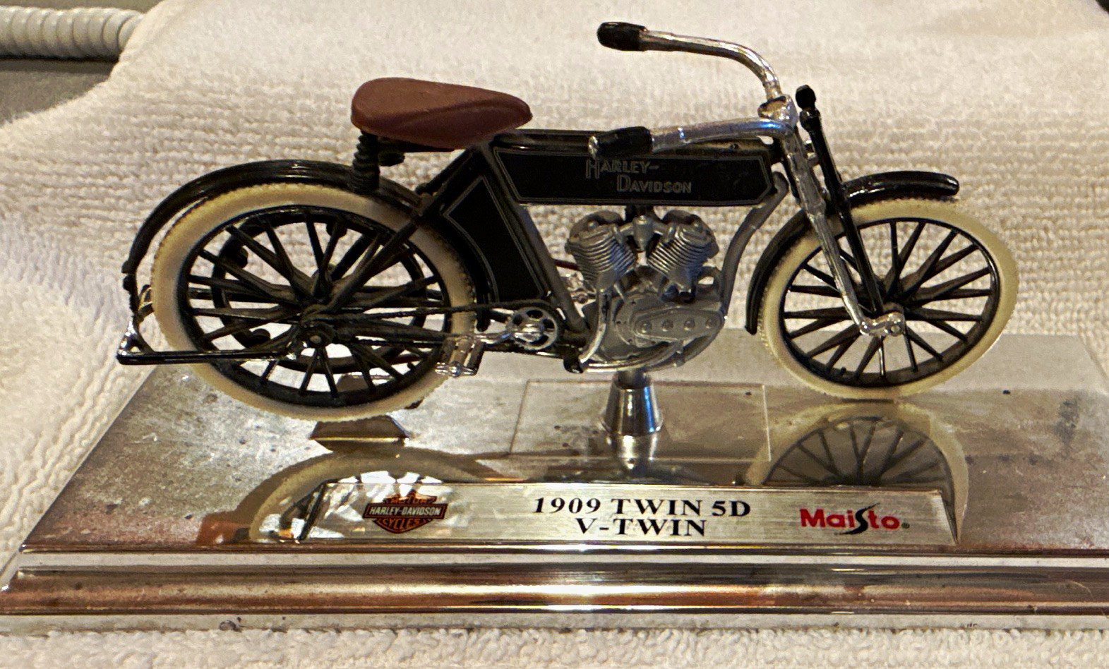 Maisto Harley-Davidson 1909 Twin 5D V-Twin Black Diecast Motorcycle Model