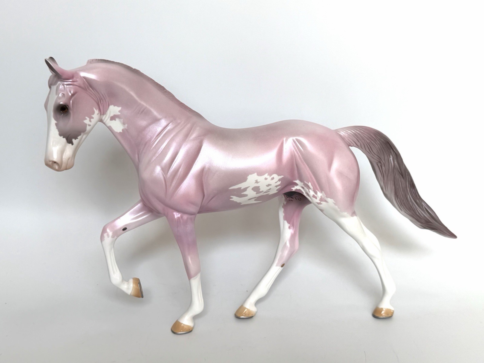 Stone Horse Model Tennessee Walking Walker Horse Pink Shaded Deco Decorator CUTE