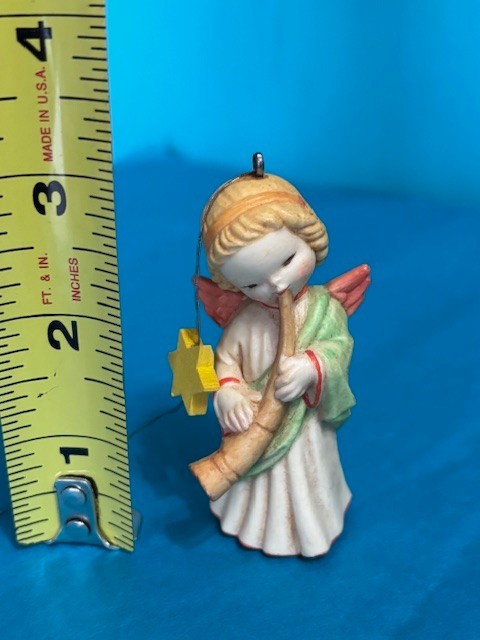 VTG ANRI FERRANDIZ ITALY HAND CARVED FIGURINE SIGNED W/ANGEL SHOFAR TRUMPET HORN