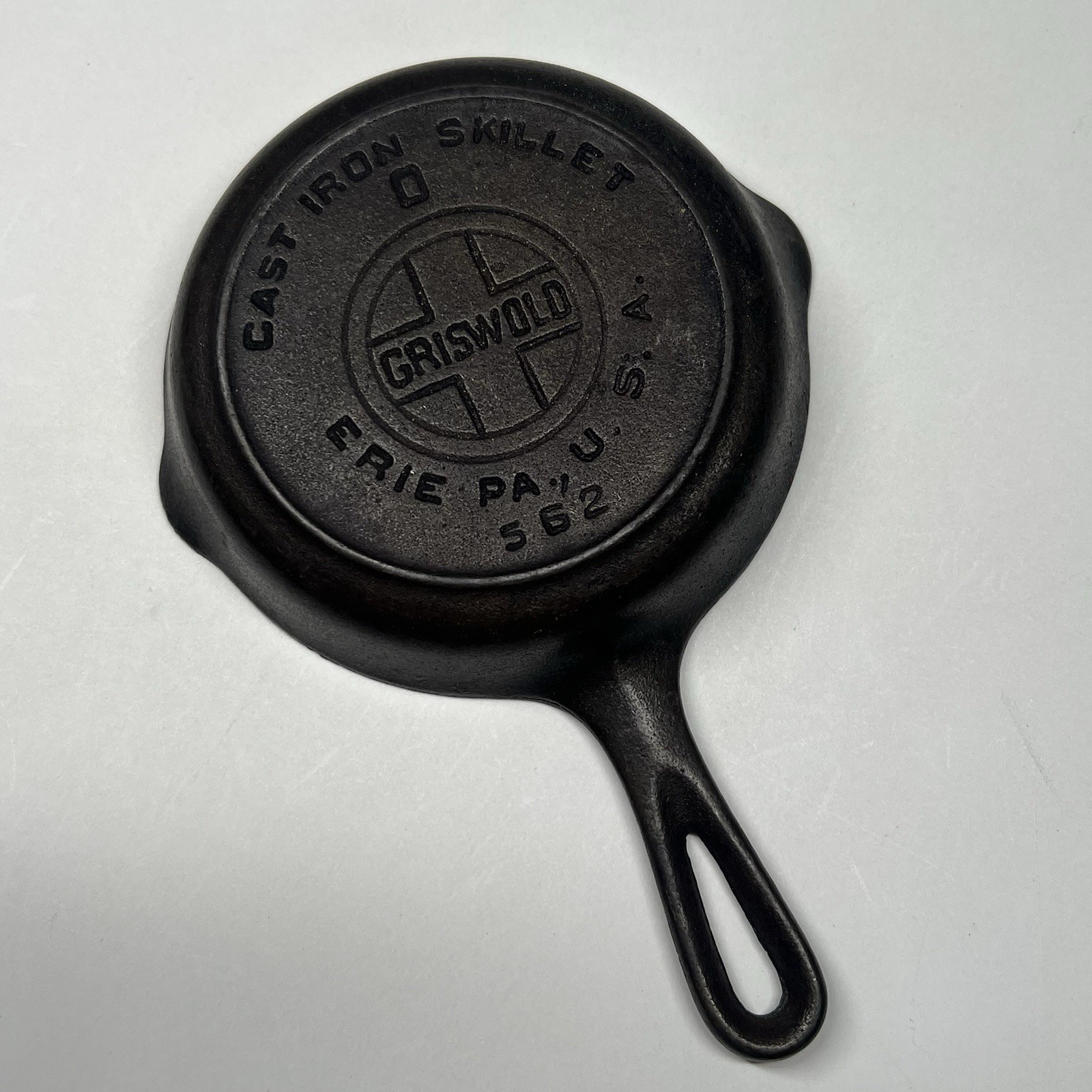 Griswold #0 Cast Iron Skillet 562 Erie PA USA Heat Ring Vintage Pan