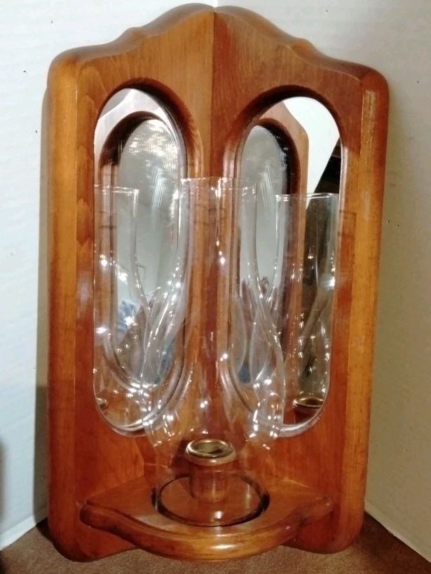 VINTAGE MID CENTURY WOODEN AMERICANA COLONIAL MIRRORED CORNER HURRICANE SCONCE