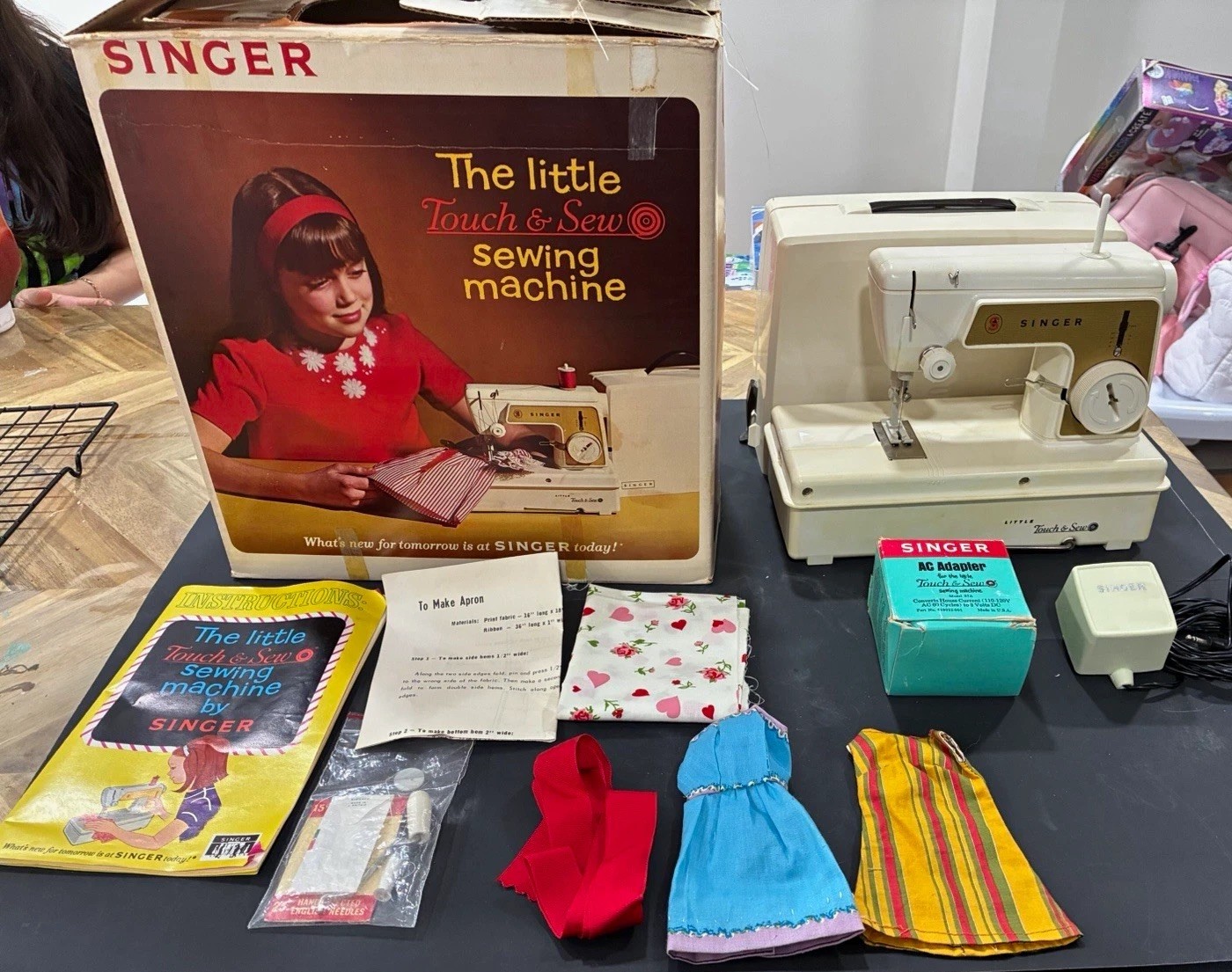 SINGER The Little Touch and SewModel67A23 1960s-1970s w fabric & sample garments