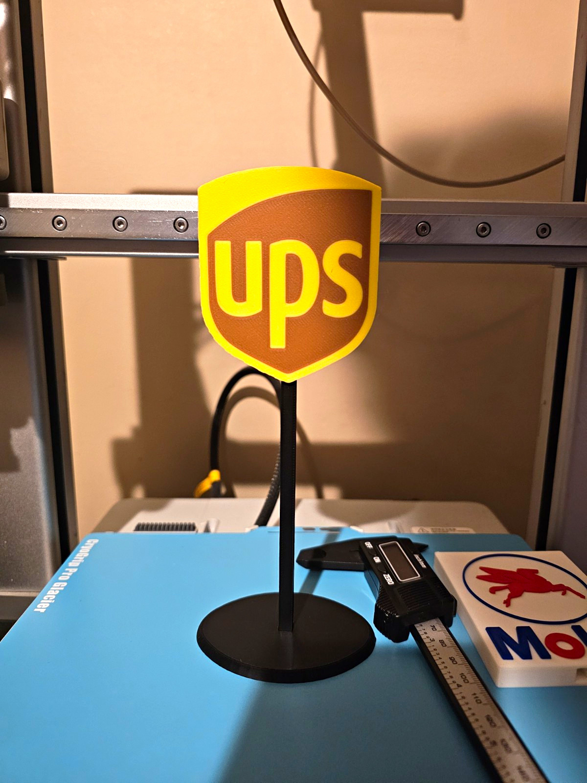 ​3D Printed UPS Shield Pole Sign Miniature Desk Decor Diorama Display Hot Wheels