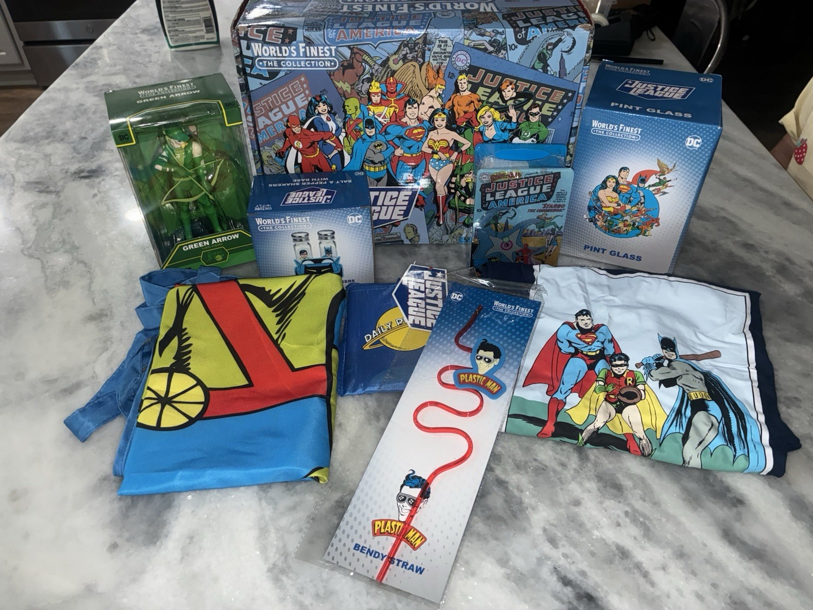 New Culturefly World’s Finest The Collection Box Justice League of America Large