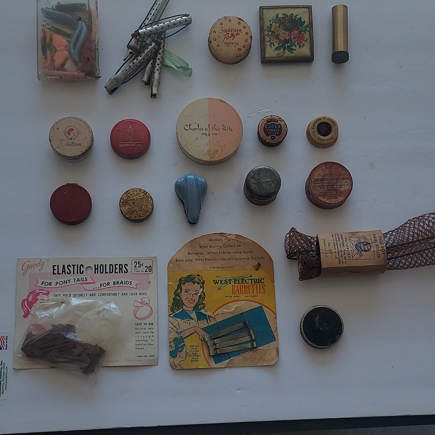 19 Pc Beauty Vanity Cosmetics Lot Vintage Bottles some items hv product in them