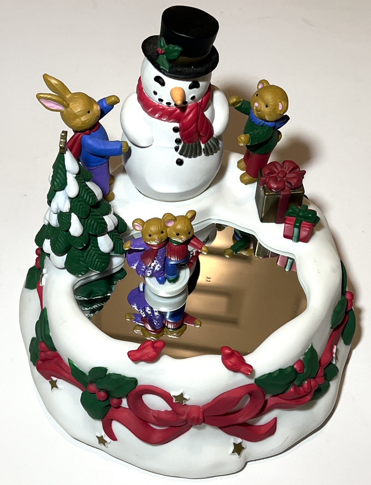 VTG 1996 Avon Twirling Skaters Christmas Wind Up Musical Mice Ice Skaters Sound