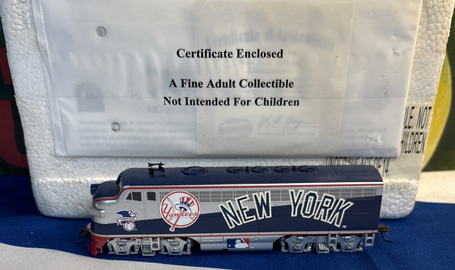 Bradford Exchange New York Yankees Locomotive - In Original Packaging