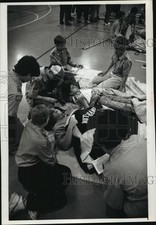 1998 Press Photo Boy Scouts working on first aid problems with two ice fishermen picture