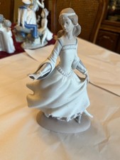 VINTAGE Lladro Porcelain Figurine Cinderella Lost Slipper #4828, Spain, Matte picture