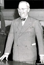 1945 President Harry Truman Press Conference Security Historic Vintage Photo 6x8 picture