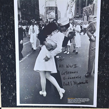 Carl S. Muscarello Signed WWII V-J Day Times Square Sailor Nurse Kiss Print picture