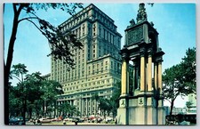 Postcard Montreal, P. Q., Dominion Square, Sun Life Building, Canada Unposted picture