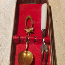 Vintage Canada Engraved Souvenir Spoon & Fork 2pc Set White Handle Red Case picture