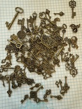 NEW 125 PCS Vintage Skeleton Key Set Charms, Mixed Antique Style Bronze picture