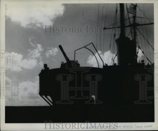 1944 Press Photo Guard Watches For Enemies From Coast Guard Cutter in Atlantic picture