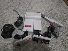 Nintendo NES-101 Top Loader Console Bundle Dogbone Controller Zapper Cables... picture