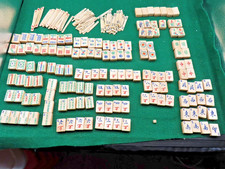 ANTIQUE CHINESE BONE DOVETAILED INTO BAMBOO MAHJONG SET W/ SCORING STICKS 1 DICE picture