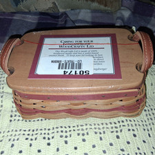 2002 LONGABERGER TREAT BASKET W/ CLOTH LINER EUC picture