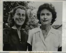 1946 Press Photo Mary Arnold Prentiss, Barbara Krase at Western tennis in WI picture