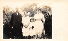 G83/ Red Oak Iowa RPPC Postcard c1910 Family Well-Dressed picture