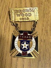 Vintage Brown Wood Texas 1912 Grand Commandry Knights Templar Enclave Badge picture