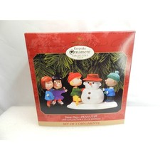 Hallmark Keepsake Snow Day Peanuts 1999 Set of 2  (U47K) picture