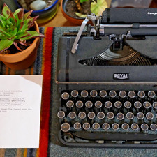 [BEAUTIFUL] 1951 Royal Companion Portable Typewriter w Case Cleaned Works Great picture