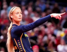 pt451 Sophie Cunningham Feaver WNBA Player Pointing 8x10 Photograph picture