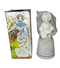 Vintage Avon Fashion Figurine Victorian Bird of Paradise Cologne 4 Oz NOB Full picture