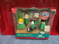 Peanuts Christmas Concert 5 Pc Figure Complete with Play Stage New in Box picture