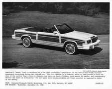1983 1/2 Chrysler LeBaron Woody Convertible Press Photo 0045 picture
