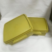 2 VTG Tupperware USA 6