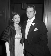 Sir Laurence Olivier wife Vivien Leigh shown here as they atte- 1951 Old Photo picture