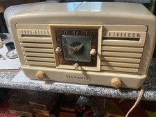 Bakelite 1952 Sylvania Model 540M Vacuum Tube AM Clock Radio  picture