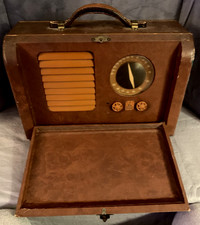 Rare  EMERSON   Model  FU-428  Portable  Suitcase  Radio picture