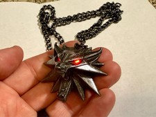 The Witcher 3 White Wolf Medallion LED Necklace from JNX and cd Projekt RED picture