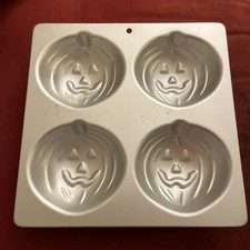 Wilton 1990 Halloween Pumpkin Jack O Lantern Muffin Cup Cake Pan Tin 2105-9497 picture