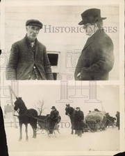 1922 Press Photo Dr. Walter Prince and Alexander McDonald with expedition picture