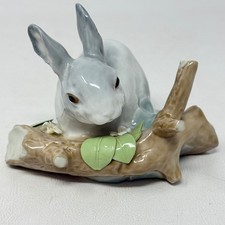 Lladro #4773 Gray Bunny Rabbit Log Branch Porcelain Figurine 5