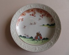 UNUSUAL JAPANESE KUTANI OR KAKIEMON DISH PLATE, MT. FUJI, FIGURES, MEIJI PERIOD picture
