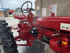 Farmall 230 International Harvester Tractor Show tractor picture