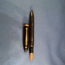 Sheaffer Black Fountain Pen Medium (M) 14K Gold Nib Gold Trim Resin Used picture